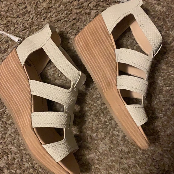 Dr Scholl’s wedge sandals - Picture 4 of 8